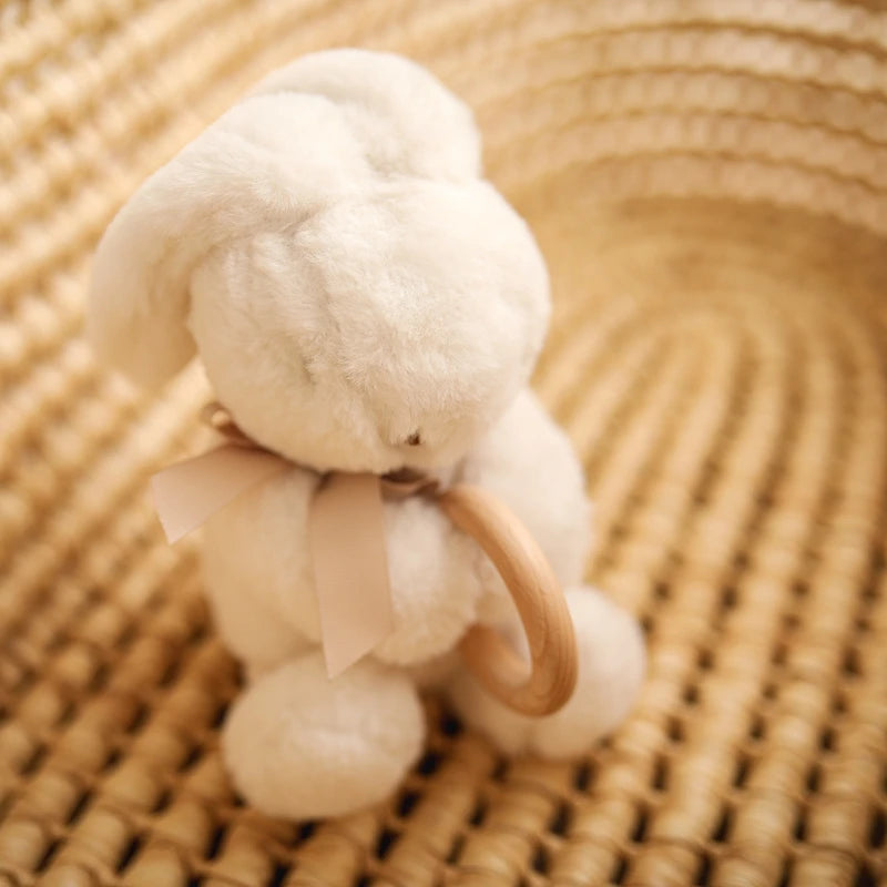 Discover our Bubebaby Babylove CE-certified rabbit plush toy with a soft cotton exterior and PP cotton filling. Suitable from birth, this adorable stuffed rabbit features a wooden ring, making it a perfect cuddly companion for little ones