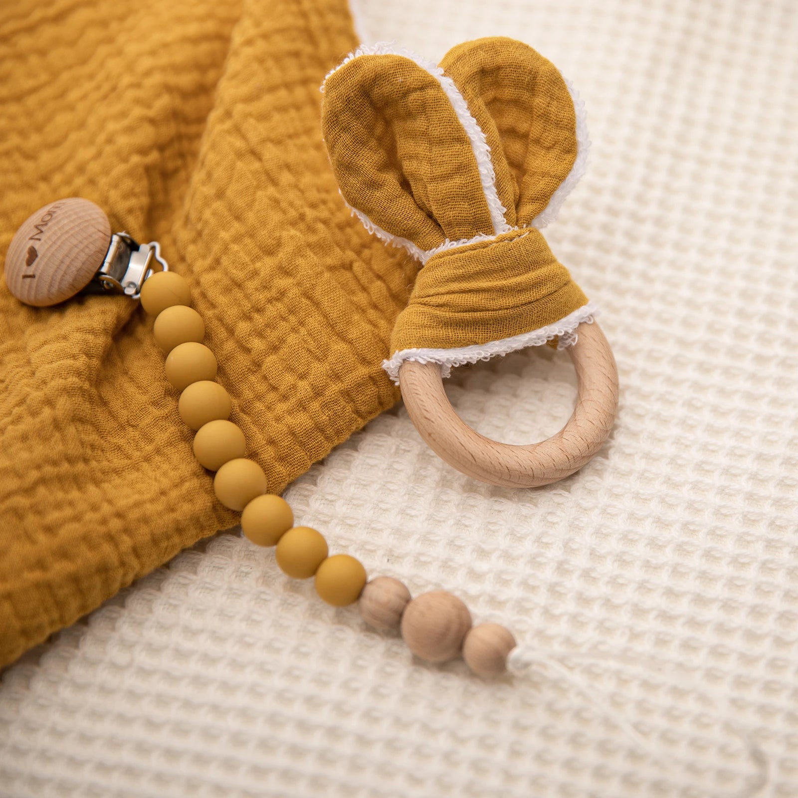 Discover our unisex wooden baby rattle teether, designed in a cute mouse shape with food-grade, non-toxic wooden material. Perfect for ages 0-24 months, this rattle helps relieve teething pain safely. Easy to clean with a damp towel