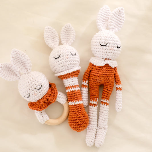 Discover Bubebaby Babylove Adorable Baby Rattle Crochet Amigurumi Toy made of high-quality beech wood and soft crochet thread. Unisex design with built in musical bell , perfect as a baby rattle and teether