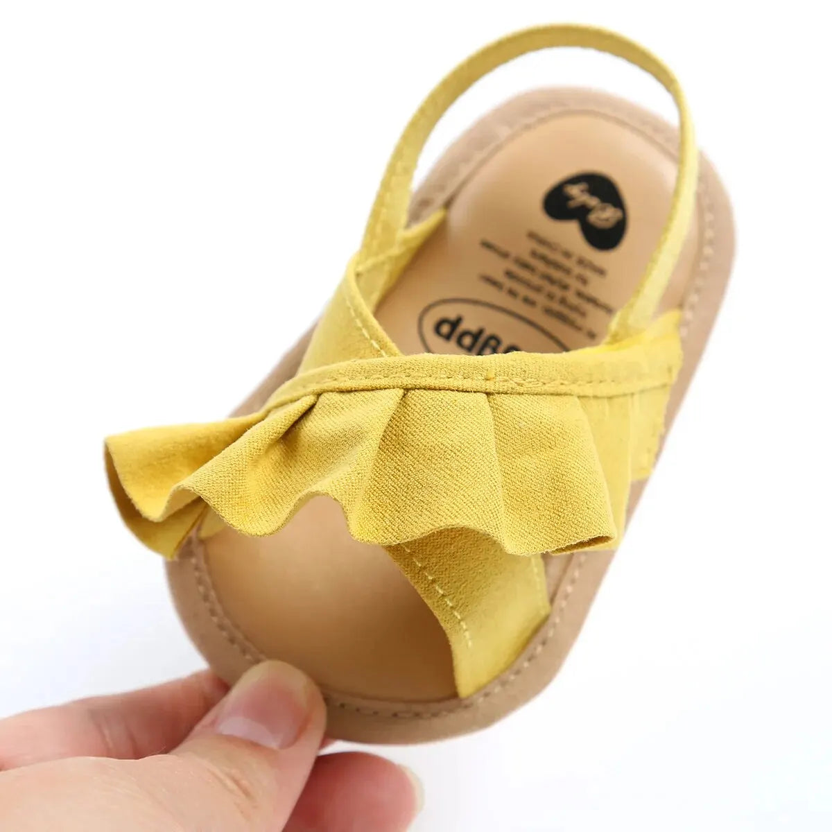 Discover BabyLove Sandals at BubeBaby! These summer sandals feature a flat heel, canvas upper. Ideal for baby girls, these sandals offer comfort and style for warm weather