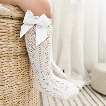 Discover our Bubebaby Babylove high-quality, breathable childrens socks made from a cotton-polyester blend. Available in various sizes for children aged 0-6 years. Unisex design with a bow detail, perfect for all seasons. Ideal for stylish and comfortable everyday wear