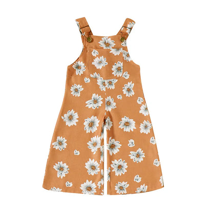 Discover the BabyLove Summer Dungaree Playsuit at BubeBaby, perfect for baby girls aged 13 months to 6 years. Made from soft cotton blend, this romper features a turn-down collar and covered button closure. Available in sizes 80-120 cm, it’s ideal for summer with a cute flower/sun print. Fits true to size