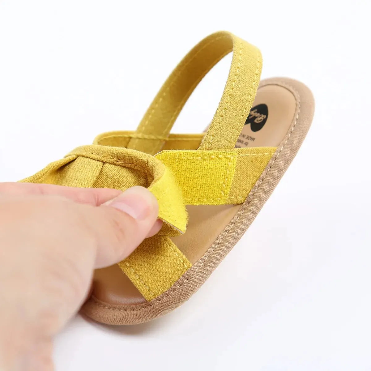 Discover BabyLove Sandals at BubeBaby! These summer sandals feature a flat heel, canvas upper. Ideal for baby girls, these sandals offer comfort and style for warm weather