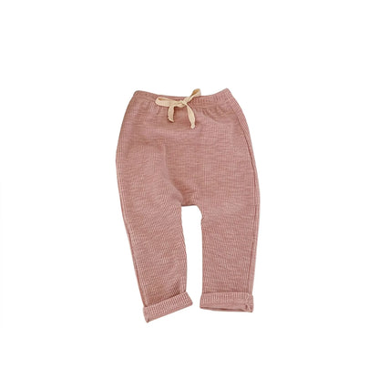 Shop our baby unisex leggings, perfect for spring and autumn. Made from a soft cotton-spandex blend in broadcloth fabric, these leggings feature a solid pattern and regular fit. They come with an elastic waist for easy closure and fit true to size. Available for ages 0-3 years, with detailed size options to ensure the perfect fit for your little one. Package includes one pair of leggings