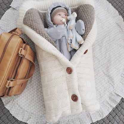 Nursery Knitted Sleeping Bag Cover at BubeBaby, designed for babies 0-12 months. Made from cozy wool and nylon, this unisex sleep sack is perfect for winter. Features include a solid pattern, knitted linen flower color, and measures 68x40 cm. Lightweight at 420g and packaged in a 40x32x3 cm box