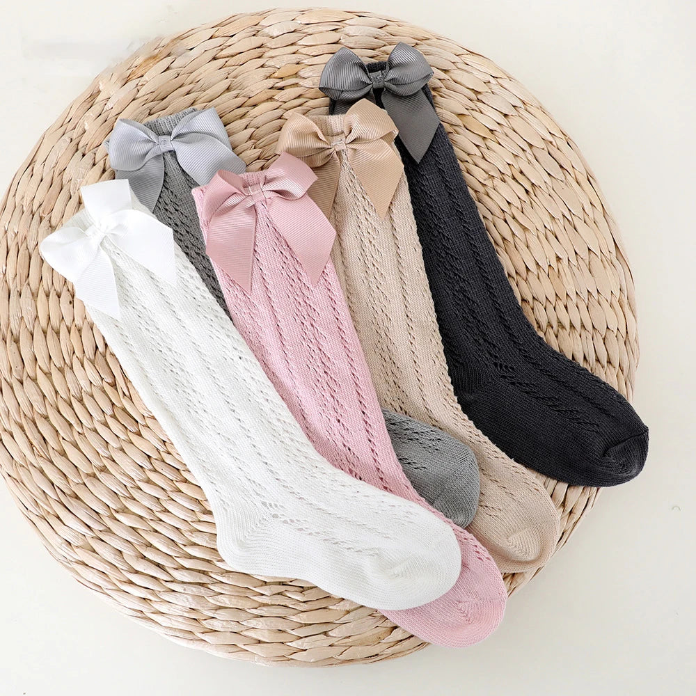 Discover our Bubebaby Babylove high-quality, breathable childrens socks made from a cotton-polyester blend. Available in various sizes for children aged 0-6 years. Unisex design with a bow detail, perfect for all seasons. Ideal for stylish and comfortable everyday wear