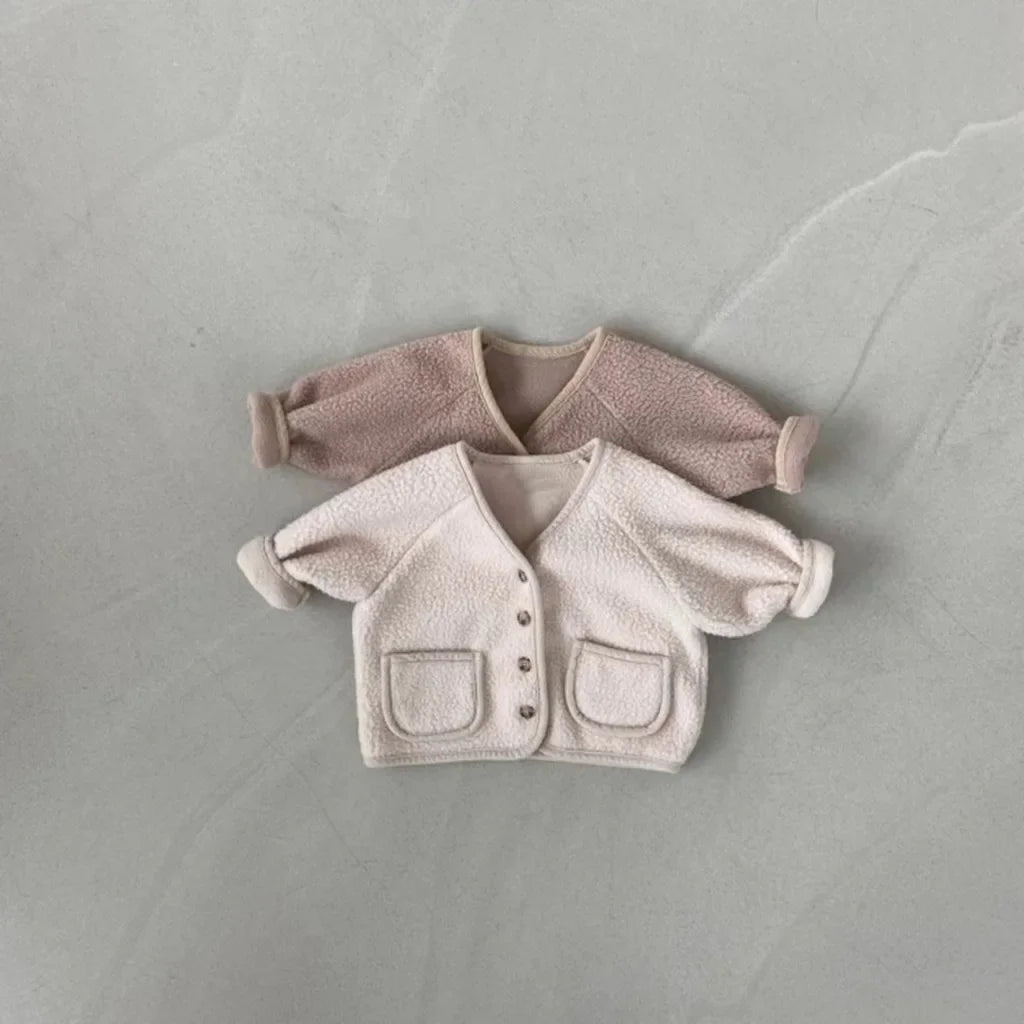 Shop BabyLove Polar Fleece Outerwear at BubeBaby. This fashion-forward jacket features full-length sleeves, a V-neck collar, and is made from cozy polyester fleece. Suitable for babies aged 0-3 years, this unisex outerwear is perfect for spring and autumn. Available in various sizes to fit true to size . 