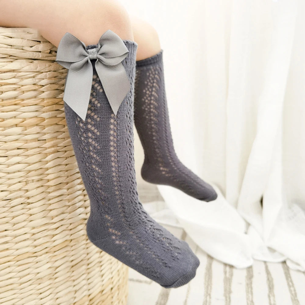 Discover our Bubebaby Babylove high-quality, breathable childrens socks made from a cotton-polyester blend. Available in various sizes for children aged 0-6 years. Unisex design with a bow detail, perfect for all seasons. Ideal for stylish and comfortable everyday wear