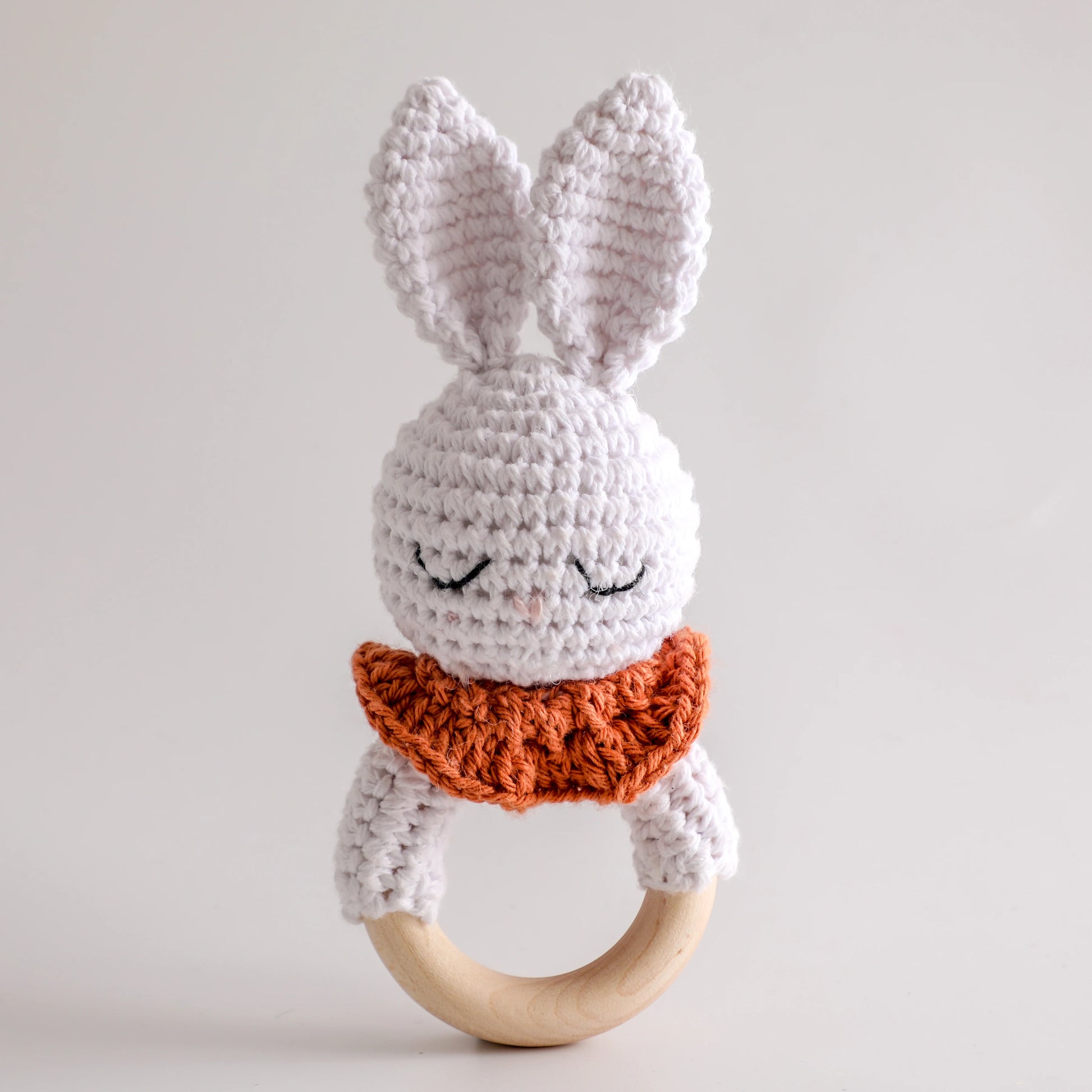 Discover Bubebaby Babylove Adorable Baby Rattle Crochet Amigurumi Toy made of high-quality beech wood and soft crochet thread. Unisex design with built in musical bell , perfect as a baby rattle and teether