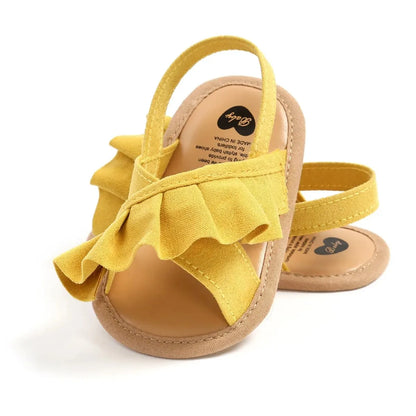 Discover BabyLove Sandals at BubeBaby! These summer sandals feature a flat heel, canvas upper. Ideal for baby girls, these sandals offer comfort and style for warm weather