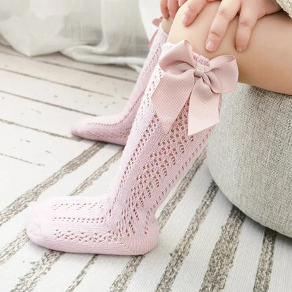 Discover our Bubebaby Babylove high-quality, breathable childrens socks made from a cotton-polyester blend. Available in various sizes for children aged 0-6 years. Unisex design with a bow detail, perfect for all seasons. Ideal for stylish and comfortable everyday wear