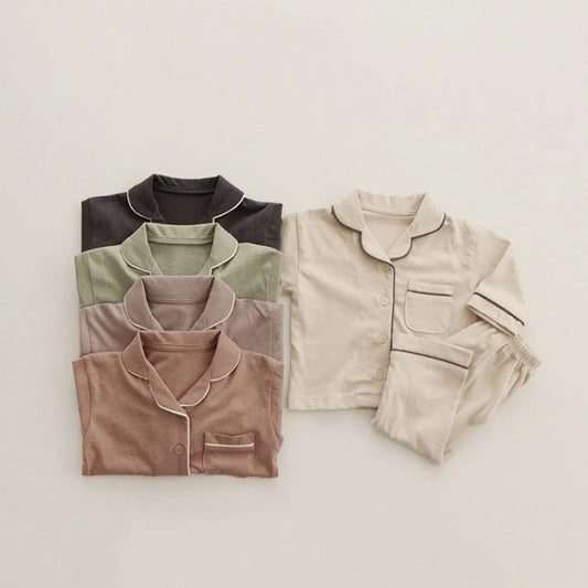 Discover our luxurious unisex cotton pajamas for kids aged 12 Mo- 5 Years at Bubebaby. Perfect for autumn, these solid-colored pajamas feature a classic turn-down collar and regular sleeves, offering comfort and style for your little ones