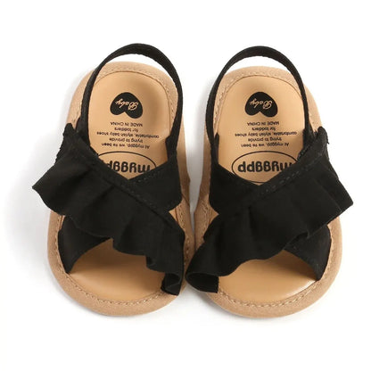 Discover BabyLove Sandals at BubeBaby! These summer sandals feature a flat heel, canvas upper. Ideal for baby girls, these sandals offer comfort and style for warm weather